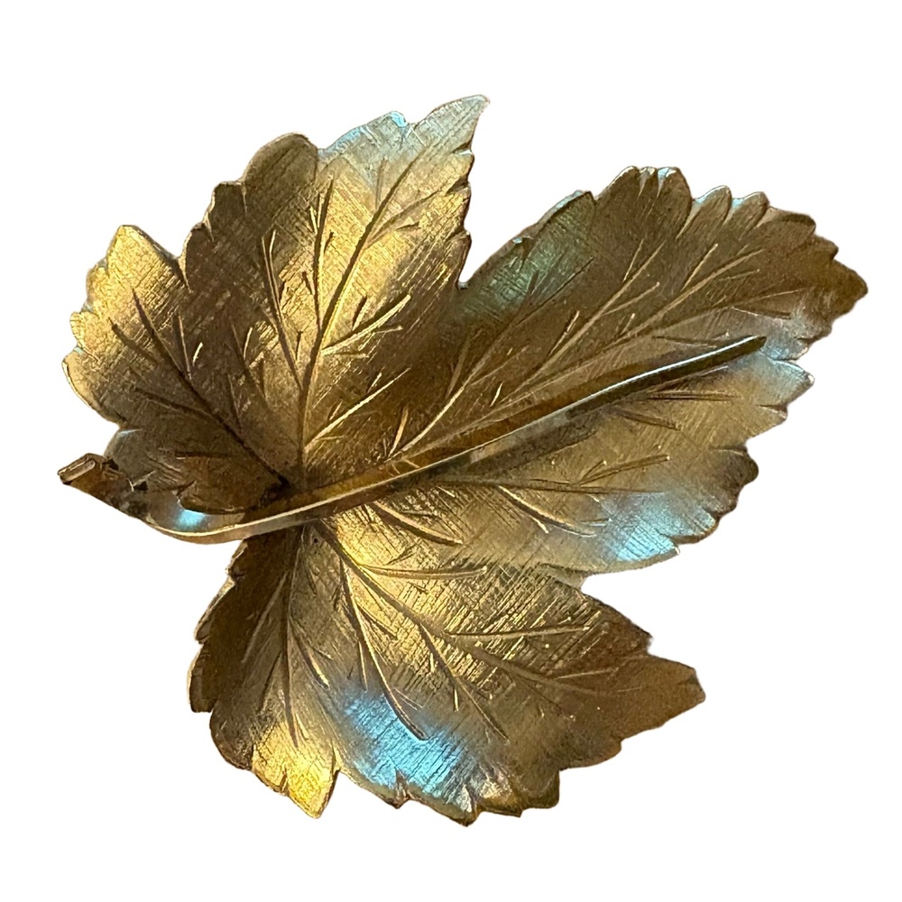 Wells Brooch Womens Size 1.75x1.5 Gold Leaf Textured Maple 1950s Vintage Era